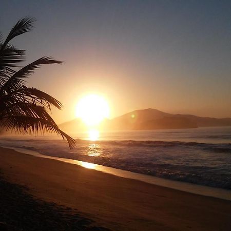 Chale No Condominio Verde Mar Na Praia Da Cocanha カラグァタトゥバ エクステリア 写真